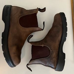 Blundstones size UK 4.5 (5.5 me // 6.5 women)